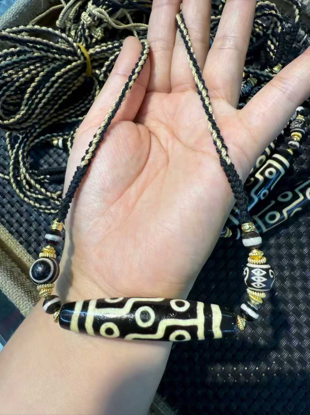 Ethnic Fashion Design - 여성과 남성을위한 보이지 않는 드래곤 Nacklace가있는