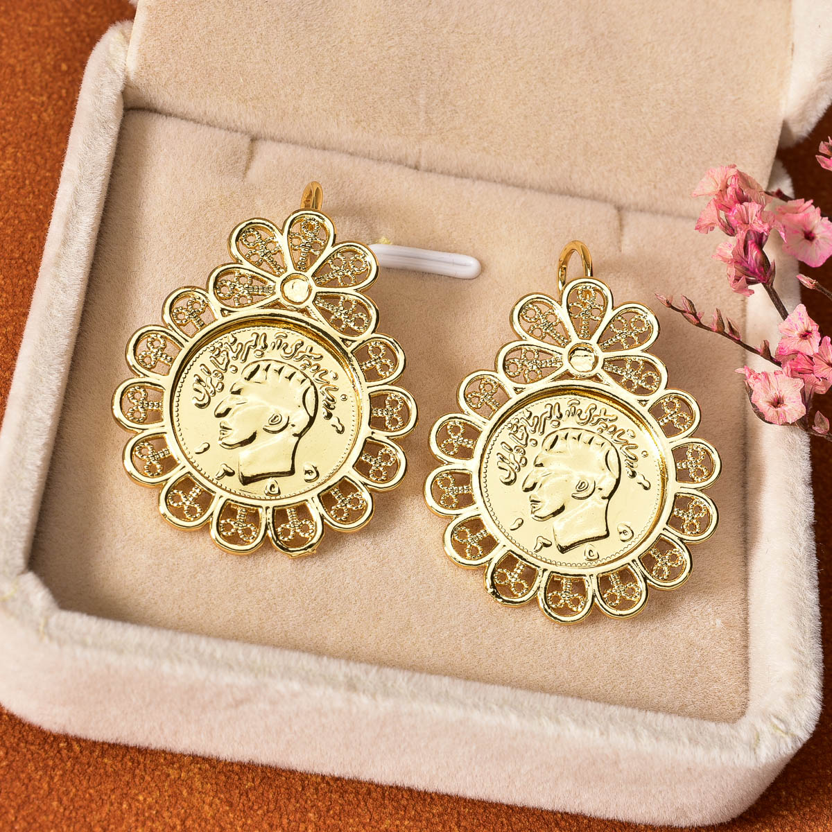 Ethnic Fashion Jewellery - 골드 코인 댕글 스터드 귀걸이 여성용